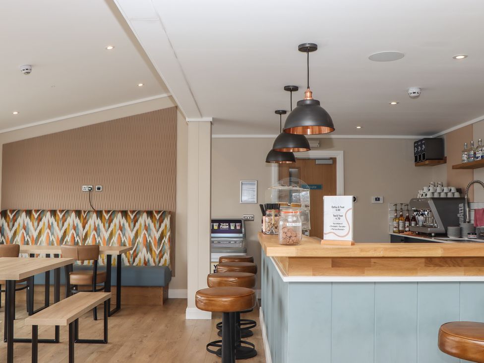 A cafe featuring a bar counter and seating at Lodge 69 at Riviera Bay Coastal Retreat Brixham