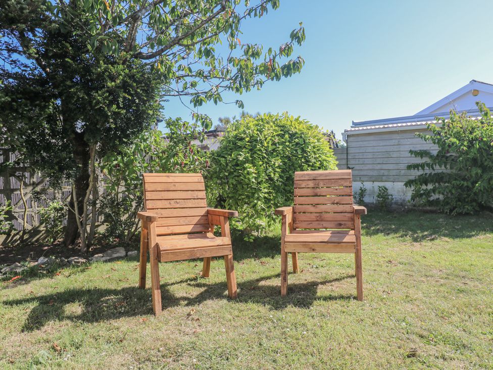 Two wooden chairs in a garden at Bod A Quinte in Carbis Bay
