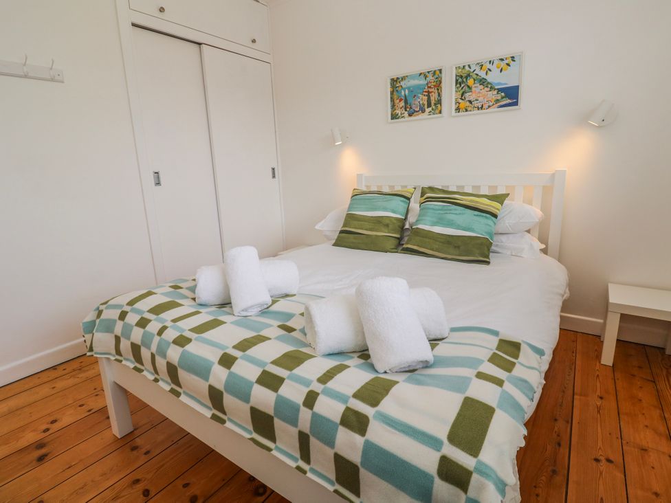 A bedroom with a bed and pillows at Bod A Quinte in Carbis Bay