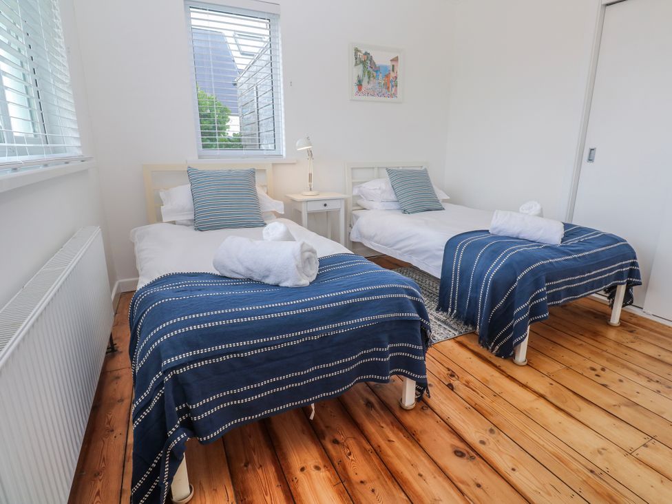 A bedroom with two beds and a nightstand at Bod A Quinte in Carbis Bay