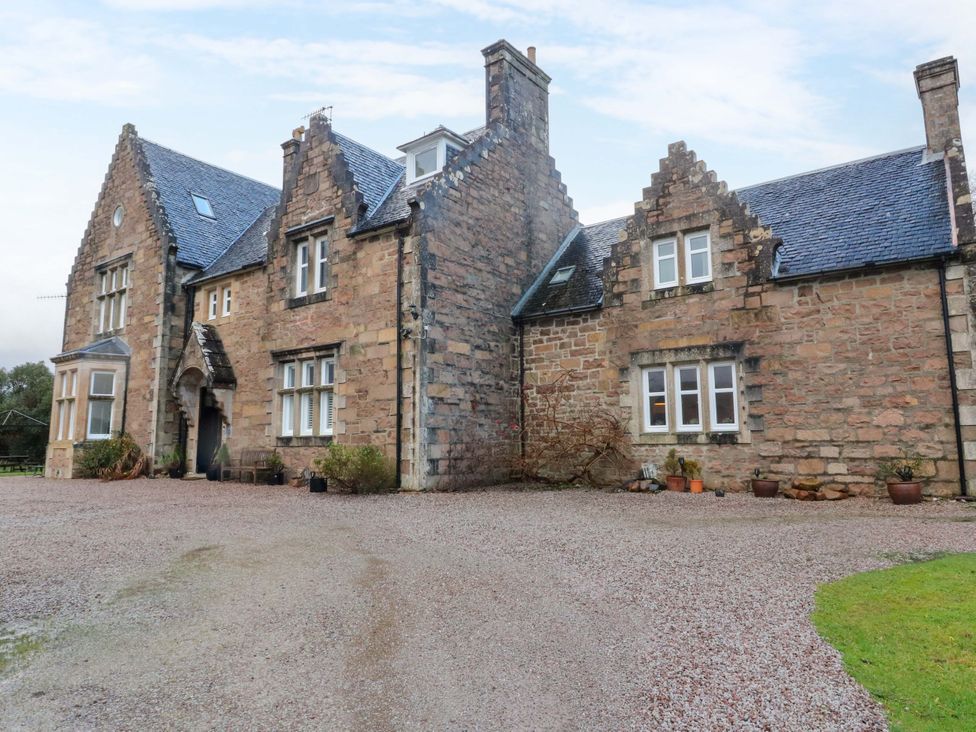 A stone house with a gravel driveway at Rudha Na Craig Inveraray