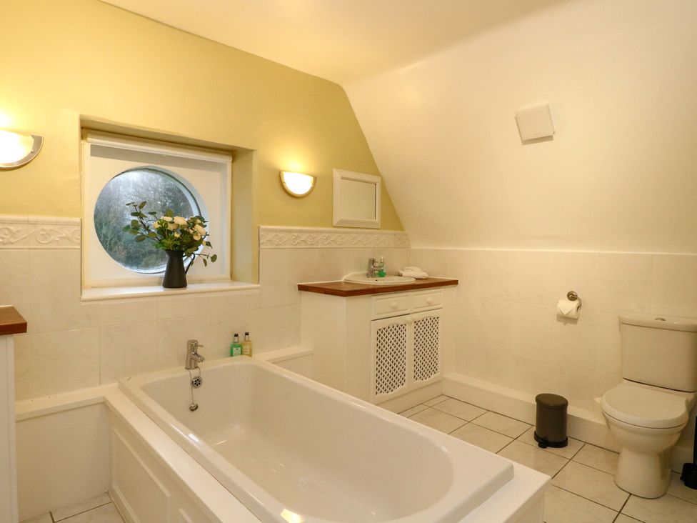 A bathroom with a bathtub and toilet at Rudha Na Craig in Inveraray