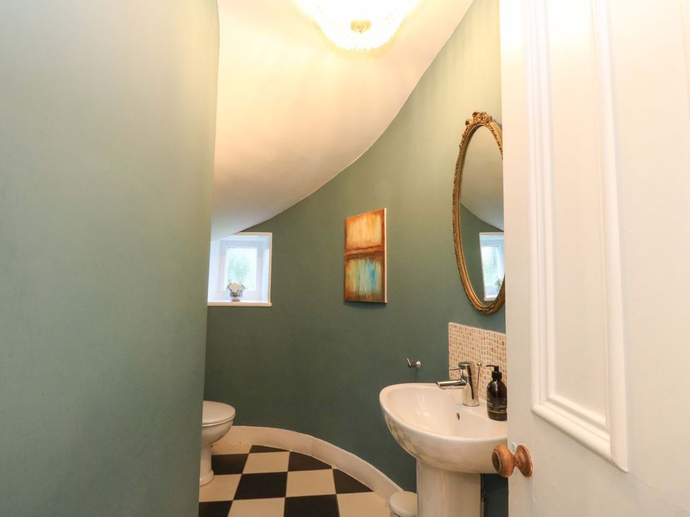 A bathroom with a sink and toilet at Rudha Na Craig in Inveraray