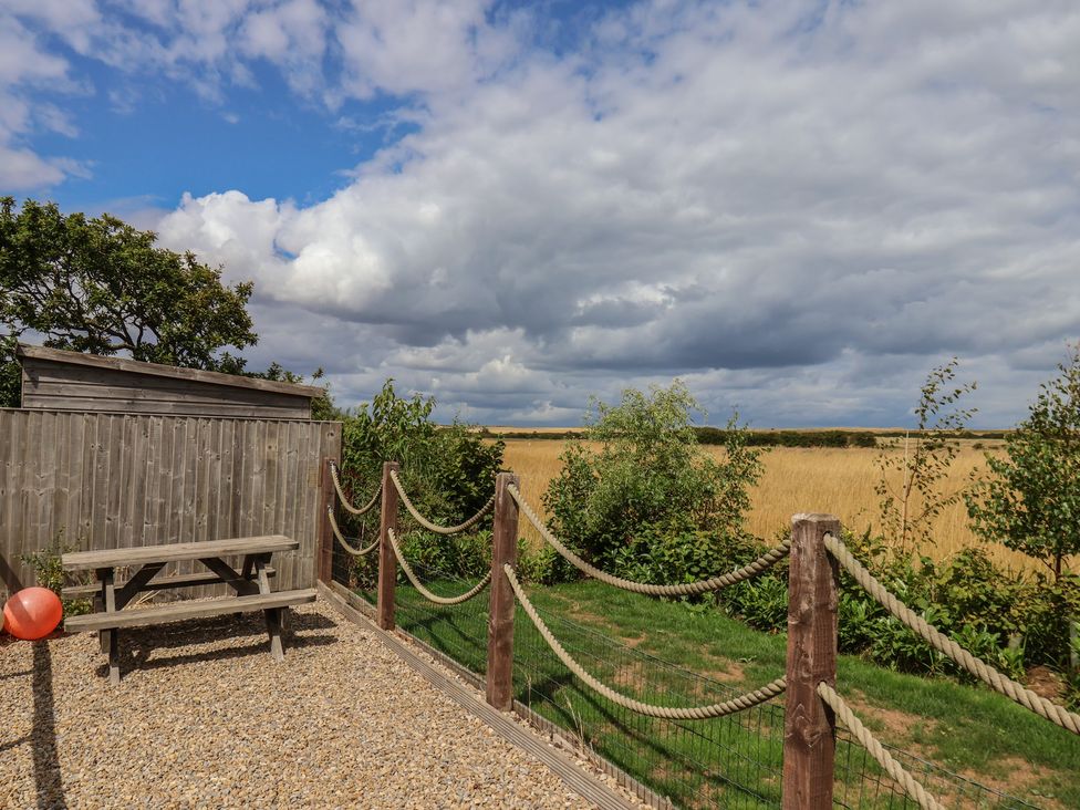 An outdoor area with a bench and a shed at Sea Roke in Filey