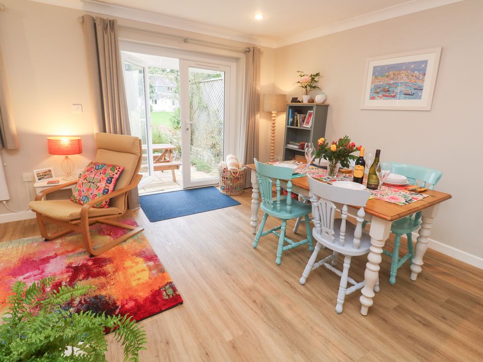 A dining room with a table and chairs at Jaspers Retreat, formerly known as Starfish Cottage, Falmouth