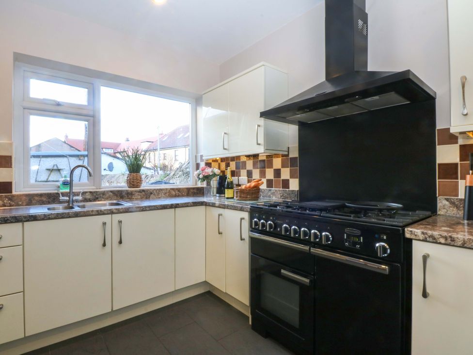 A kitchen with oven and sink at Southbourne Manor in Llandudno