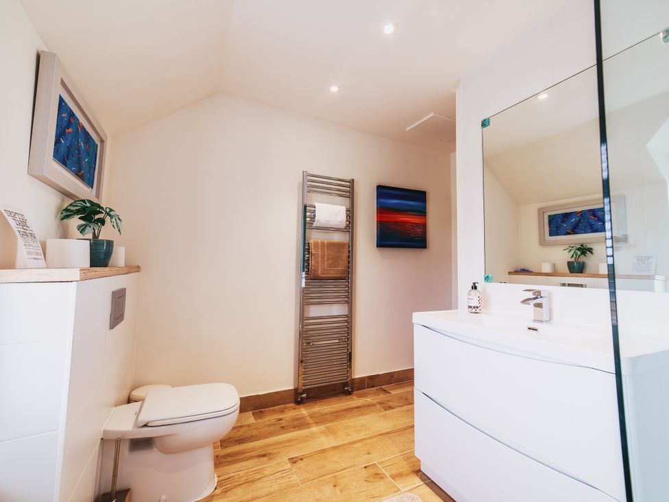 A bathroom with a sink and toilet at Glanllyn Bach in Llanfaelog