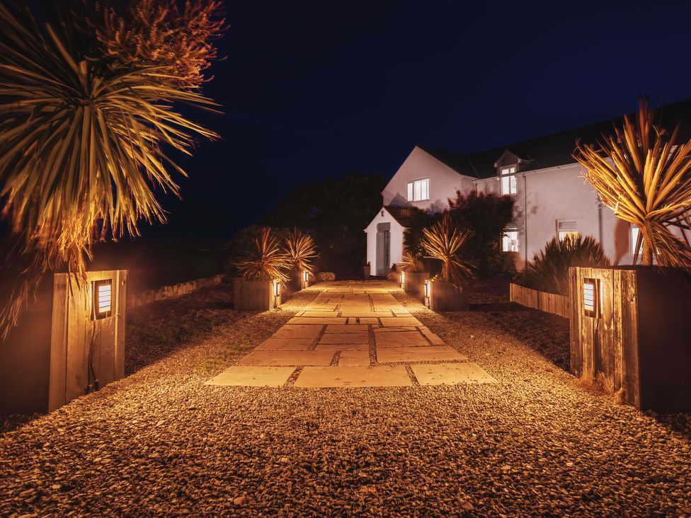 A pathway leading to a house at Glanllyn Bach in Llanfaelog