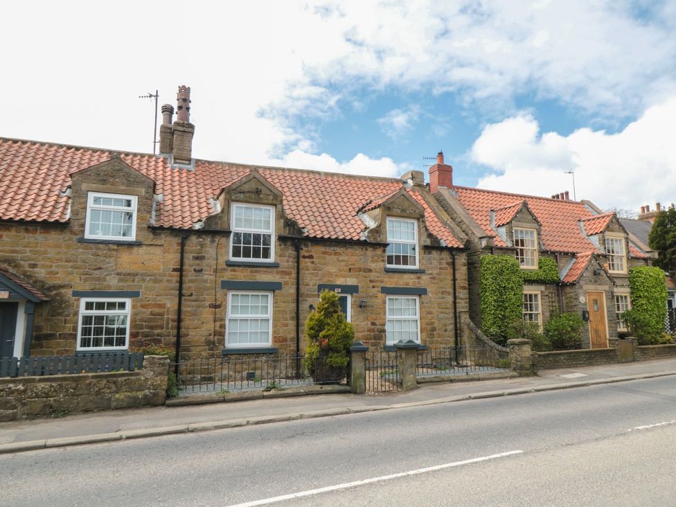 15 High Street - North Yorkshire (incl. Whitby) - 1155892 - thumbnail photo 2