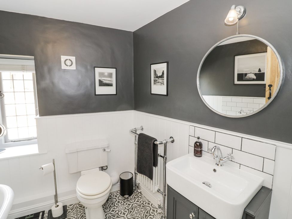 A bathroom with a sink and toilet at Cotstone Cottage in Chipping Campden