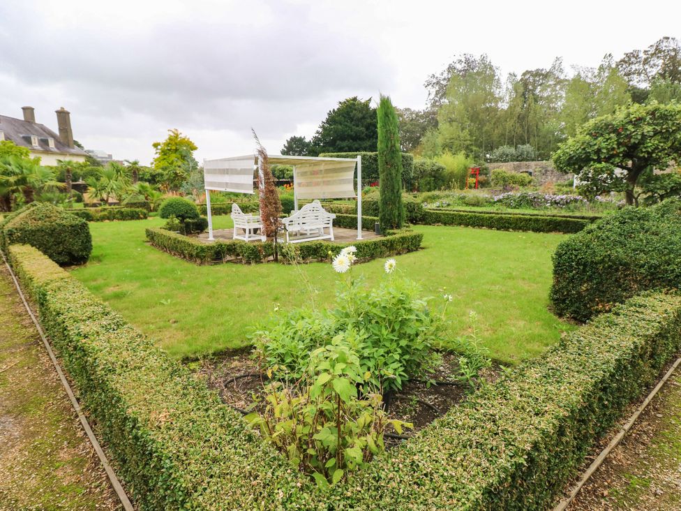 A garden with a seating area and canopy at The Carriages St Athan