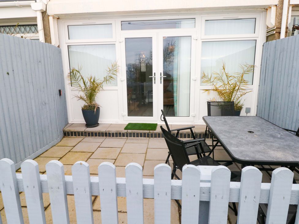 An outdoor area with a table and chairs at 3 Devon Court in Pembroke