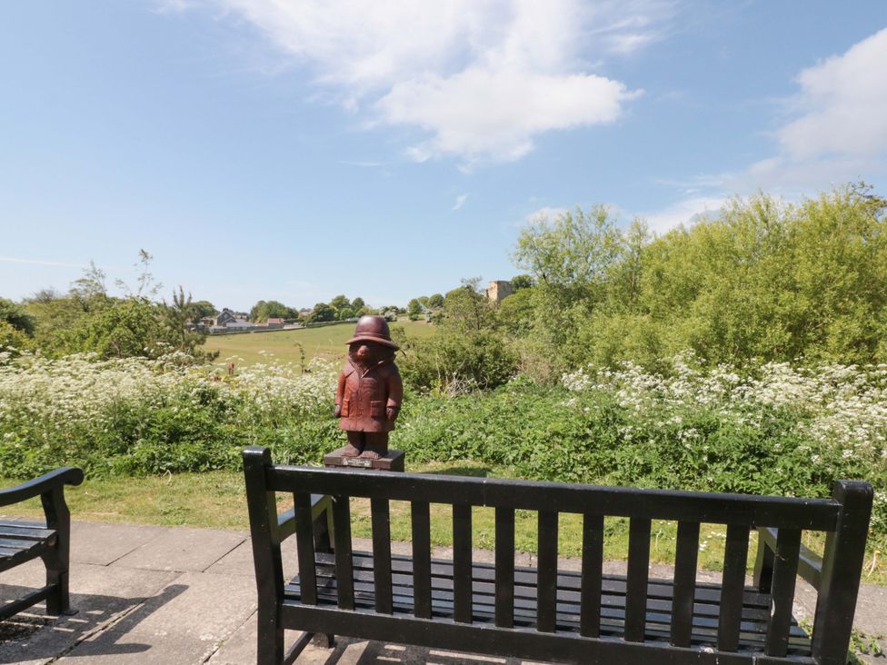 A park with benches and a sculpture at Rose Cottage in East Ayton