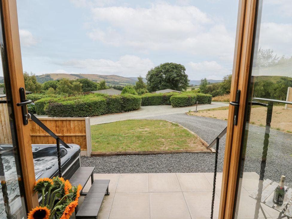 An outdoor area with a hot tub and steps at Dam View Shepherds Hut Upper Bwlch near Rhayader
