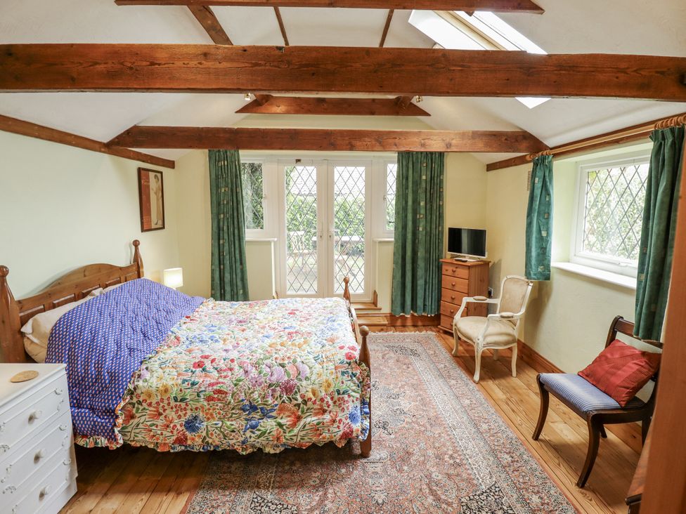 A bedroom with a bed and television at Pendockie in Boston