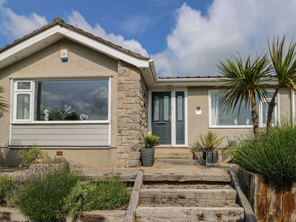 Benllech Bay Cottage - Anglesey - 1157548 - thumbnail photo 1