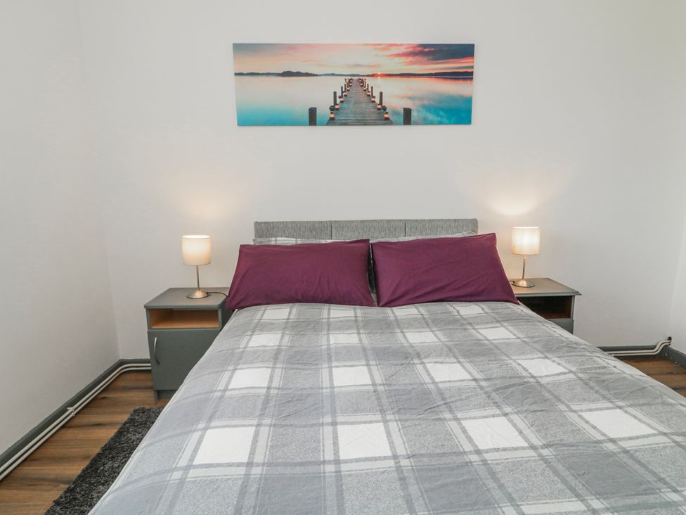 A bedroom with a bed and bedside lamps at The Island's View in Gortahork, County Donegal