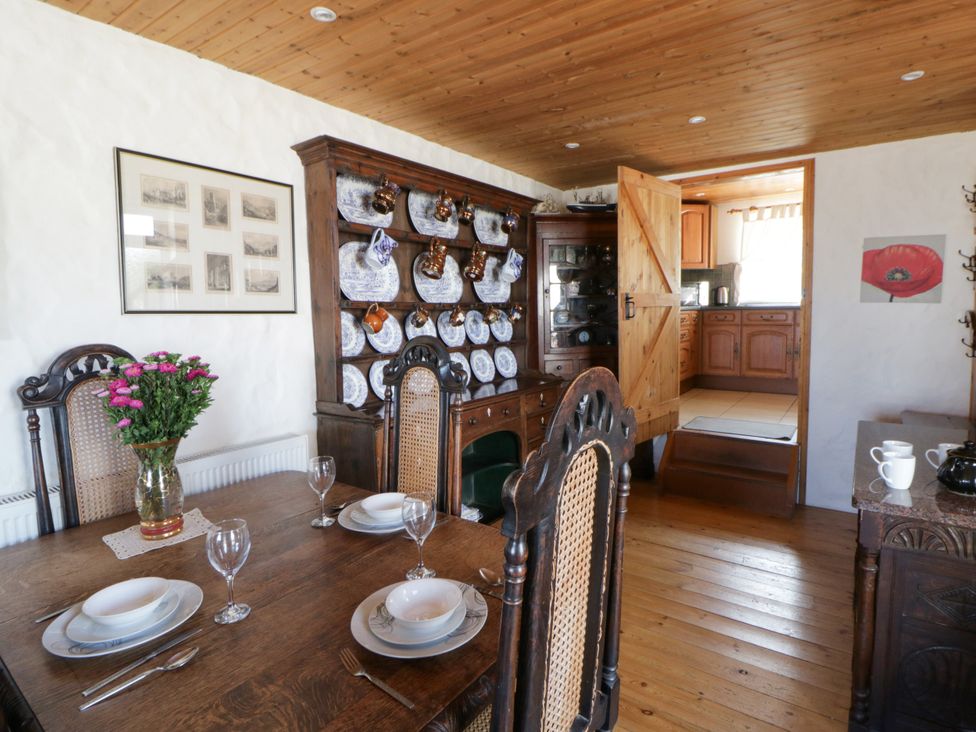 A dining room with a table and chairs at Harbour High Annex Fishguard