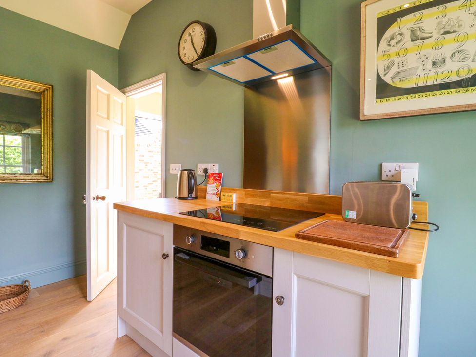 A kitchen with an oven and cooktop at Clock Tower in Stowmarket