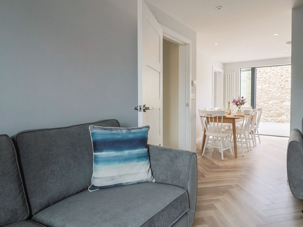 A dining room with a table and chairs at Wagtail Cottage in Lyme Regis