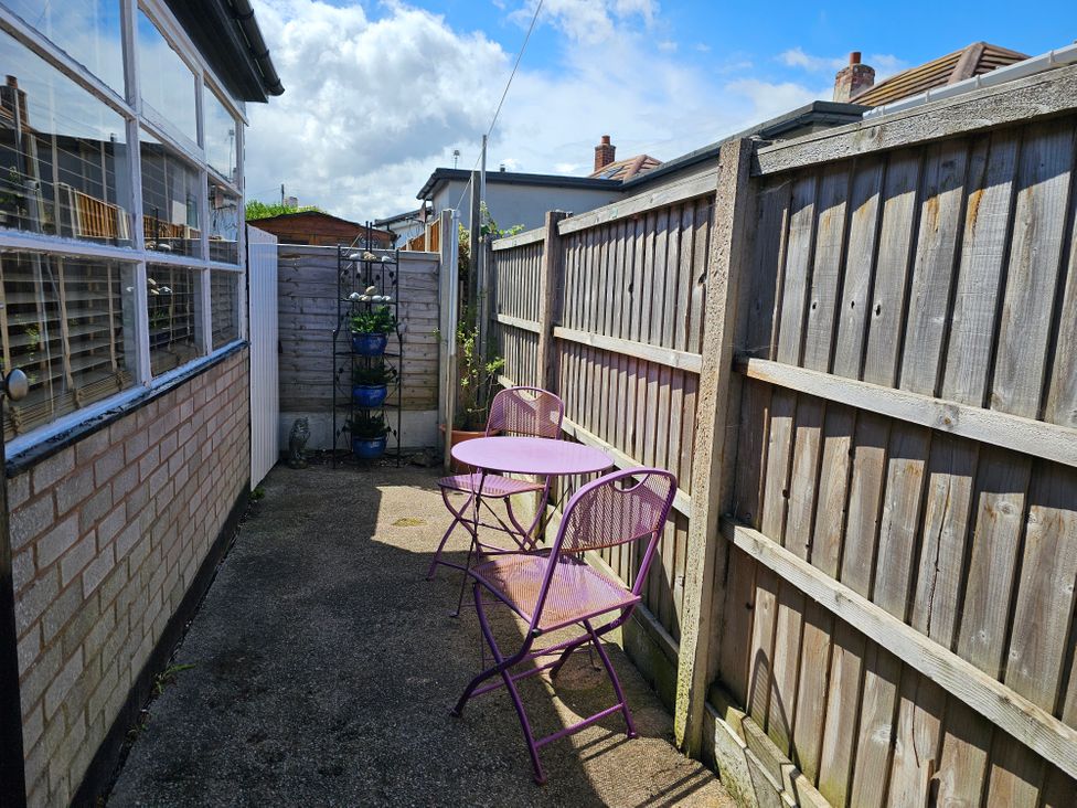 A garden area with a table and chairs at Seahorses in Kinmel Bay