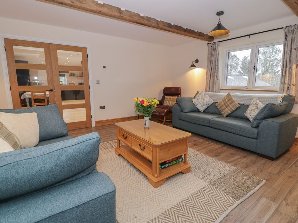 A living room with sofas and a coffee table at Y Stabl in Cerrigydrudion