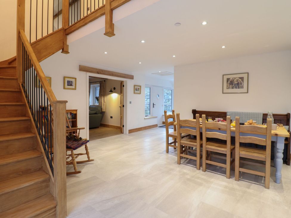 A dining room with a table and chairs at Y Stabl in Cerrigydrudion