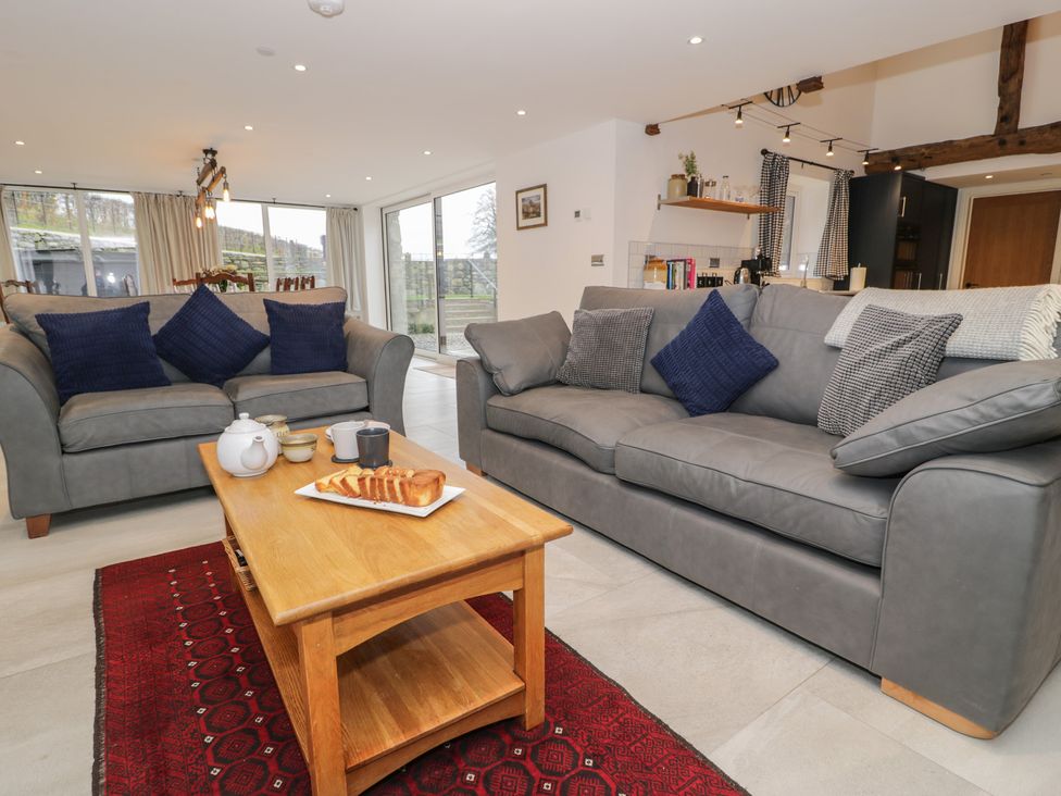 A living room with a coffee table and sofas at Y Côr in Cerrigydrudion