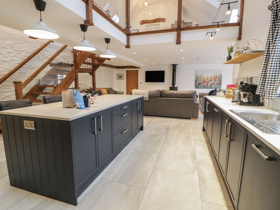 A kitchen with an island and seating at Y Côr in Cerrigydrudion