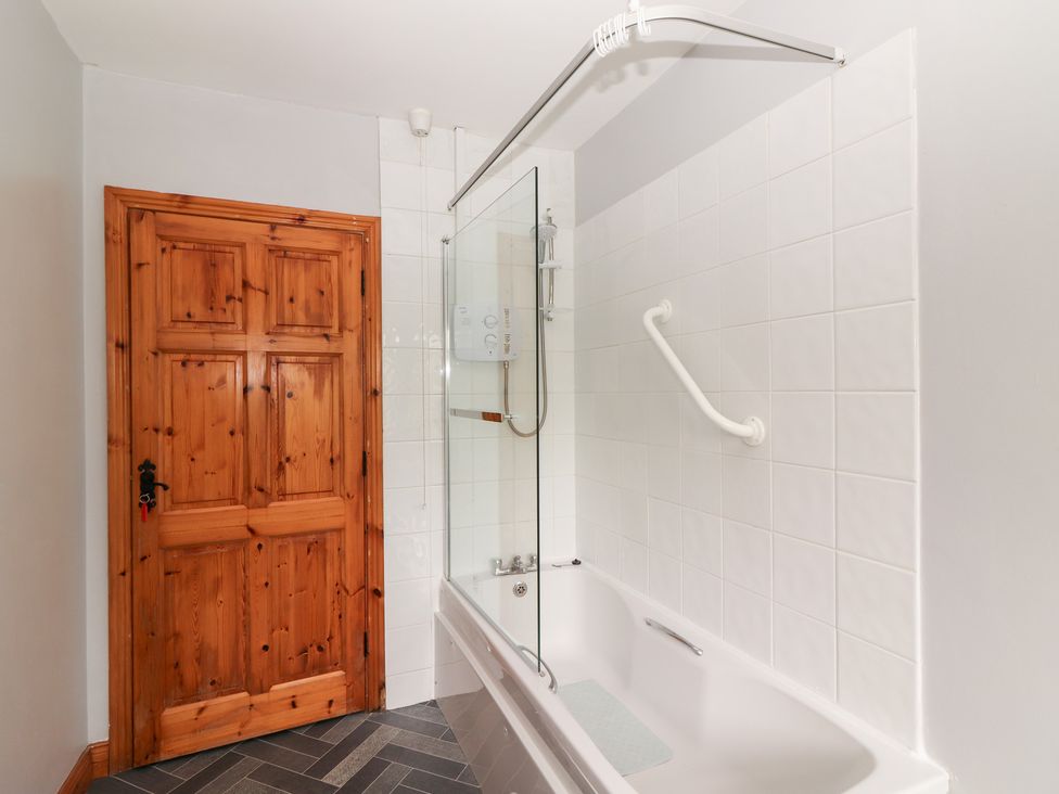 A bathroom with a shower and bath tub at Fort Lodge