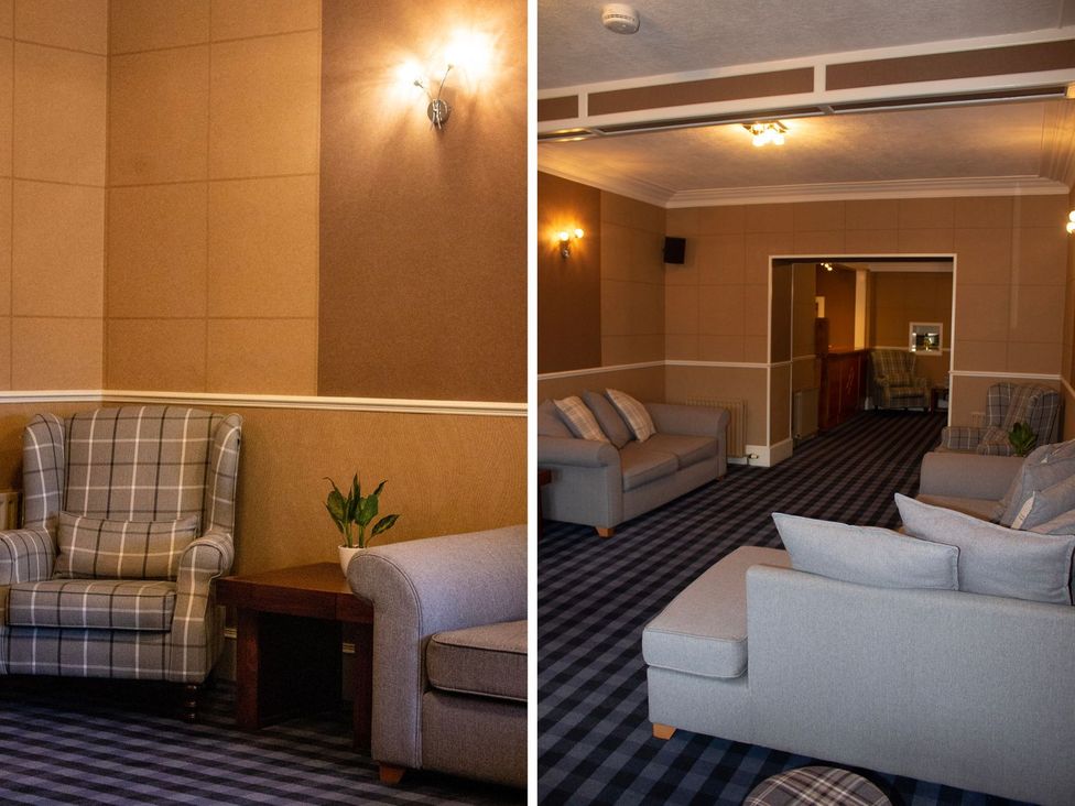A living room with sofas and armchairs at Crannoch Self Catering in Buckie