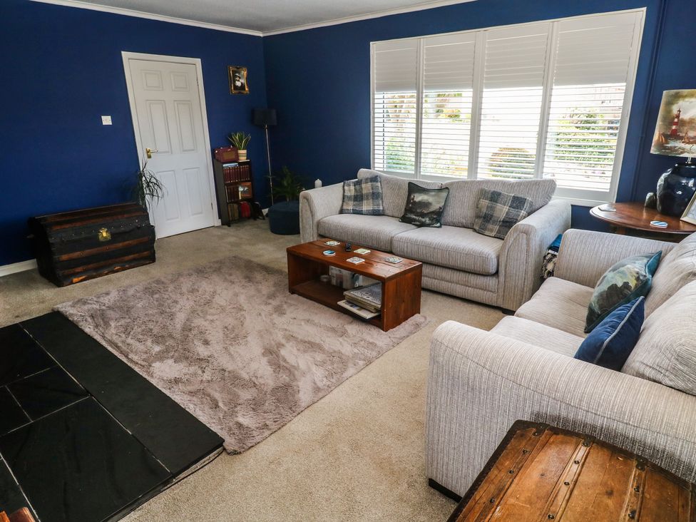 A living room with a sofa and coffee table at 4 Cardell Way in Newquay