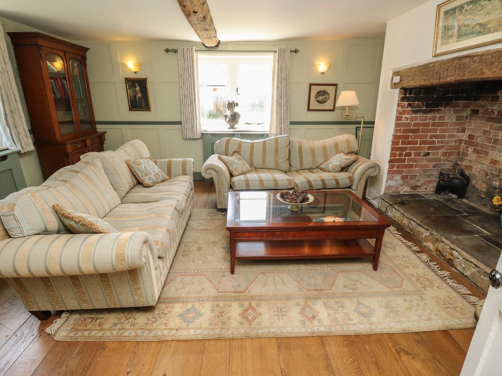A living room with sofas and a coffee table at Guildford Farmhouse in Ryde
