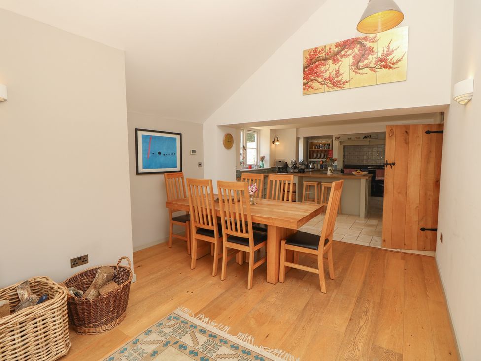 A dining room with a table and chairs at Guildford Farmhouse in Ryde