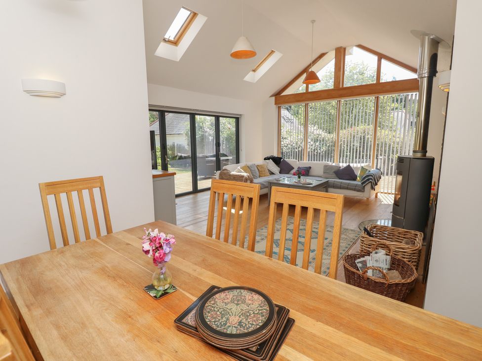 A dining room with a table and chairs at Guildford Farmhouse in Ryde