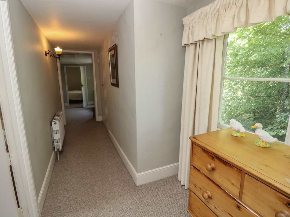A hallway with a window and decorative items at Guildford Farmhouse in Ryde