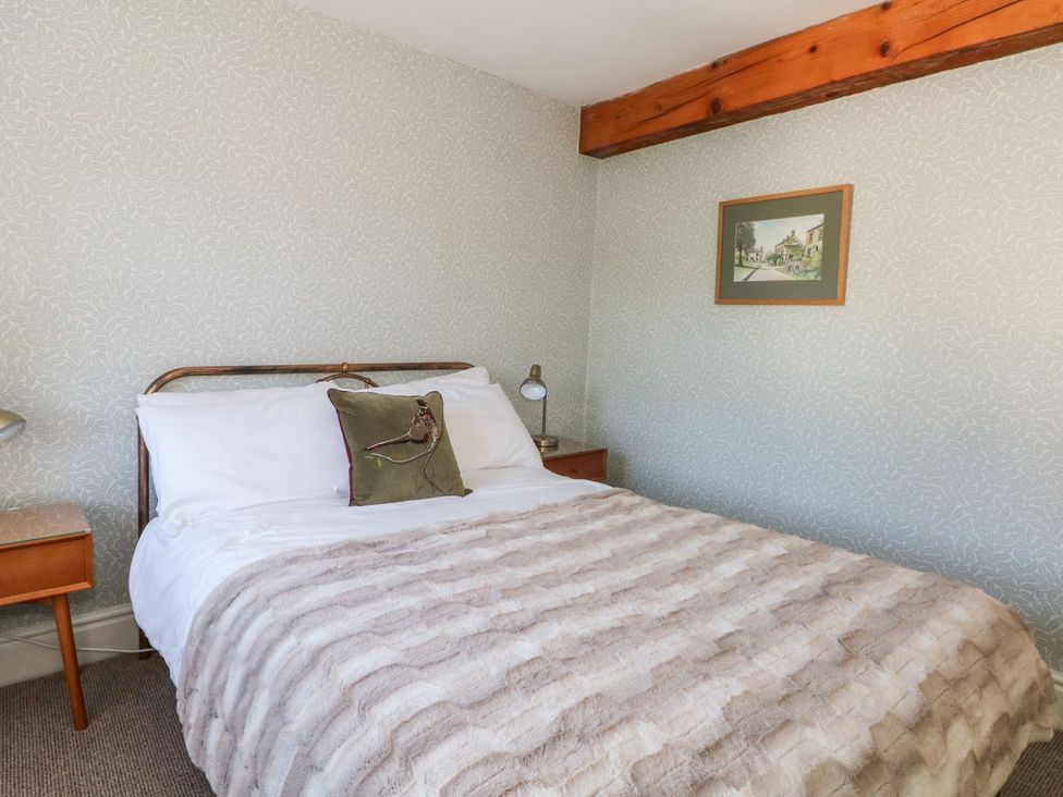 A bedroom with a bed and bedside table at TOB Grave Prospect
