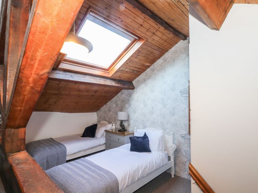 A bedroom with two beds and a skylight at TOB Grave Prospect