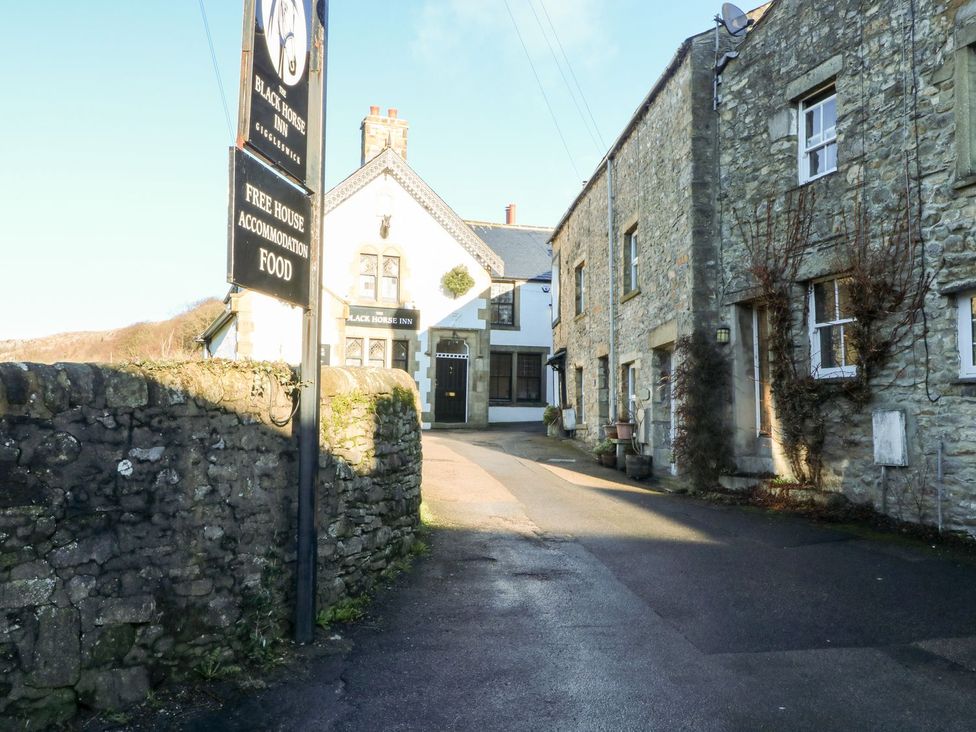 A view of the Black Horse Inn and stone wall at TOB Grave Prospect