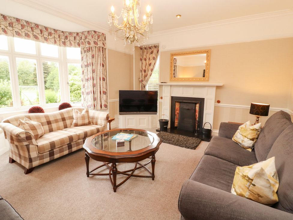 A living room with sofas and a coffee table at Bracken Howe in Ambleside