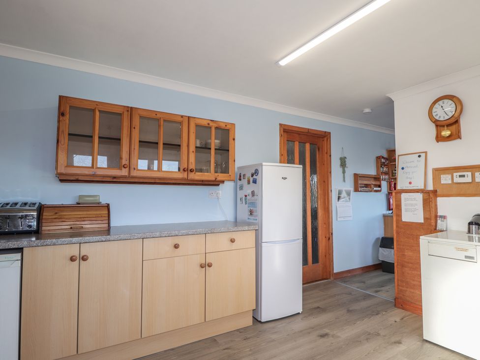 A kitchen with cabinets and appliances at Arnaval in Carbost