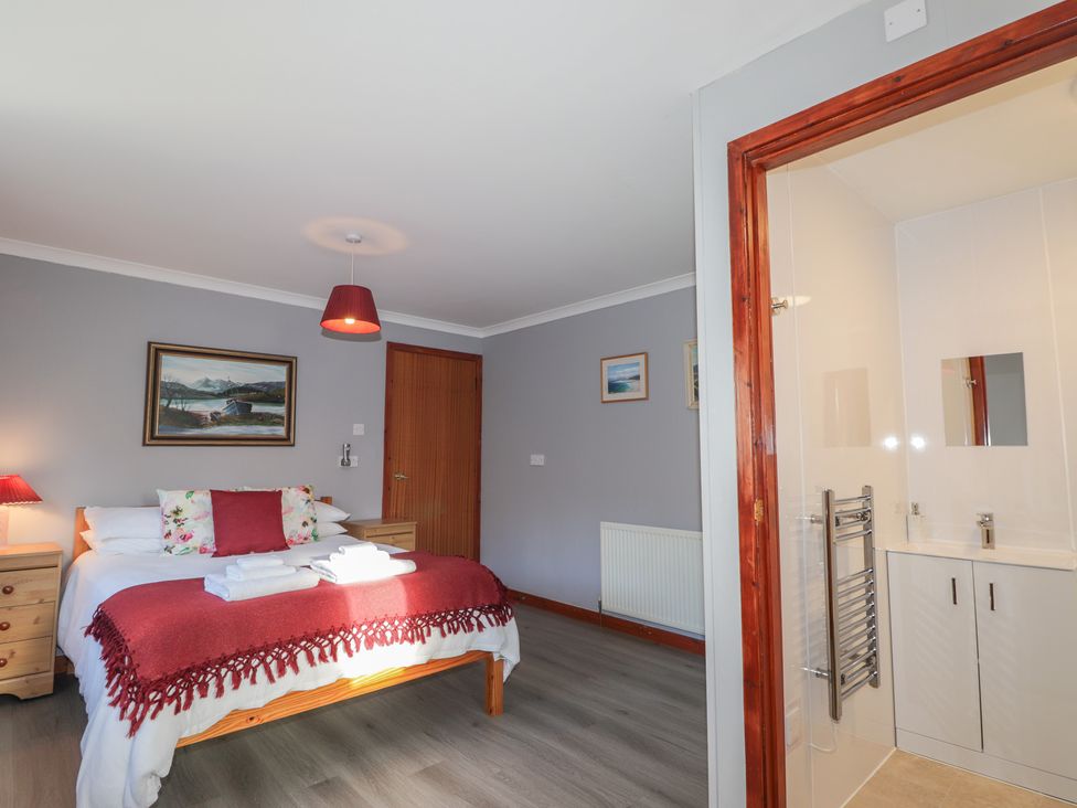 A bedroom with a bed and adjoining bathroom at Arnaval in Carbost