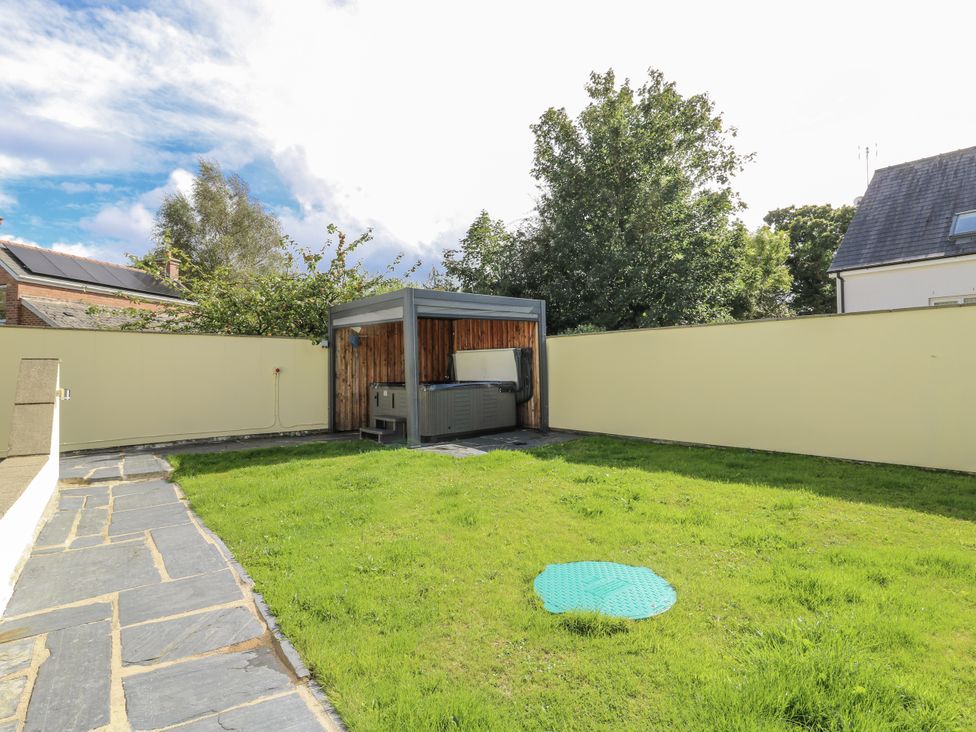 A garden with a hot tub and grass at Station Hall in Cilgerran