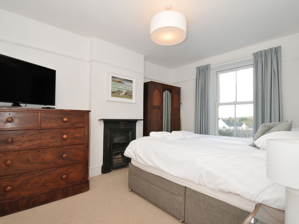 A bedroom with a bed and a television at 2 Glyddins 1910 Rock