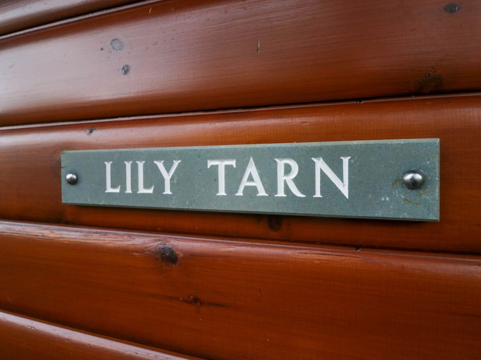 Lily Tarn - Lake District - 1159338 - thumbnail photo 3