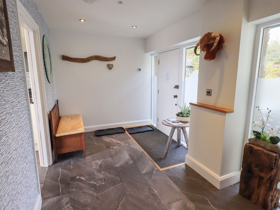 A hallway with a bench and decorative items at Haystacks in Troutbeck