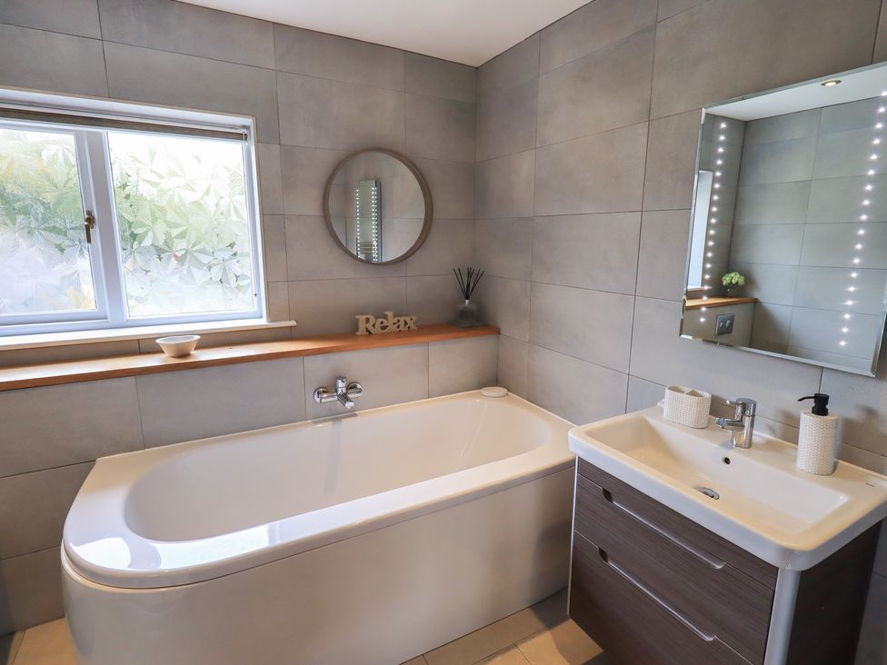A bathroom featuring a bathtub and sink at Haystacks in Troutbeck