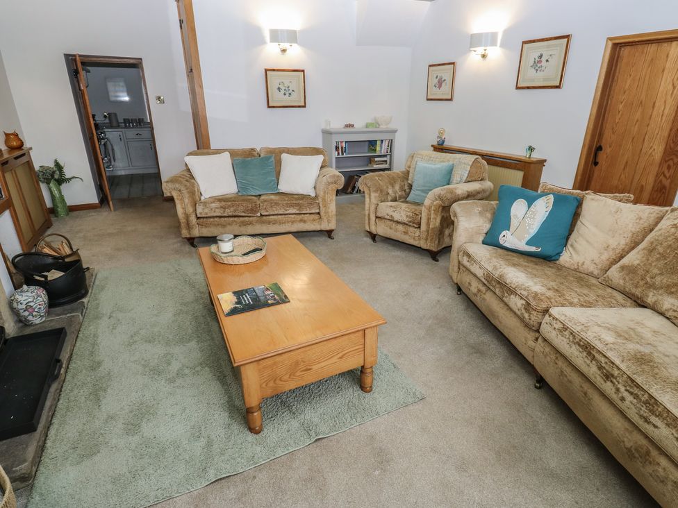A living room with sofas and a coffee table at Barley Cote Farm in Riddlesden