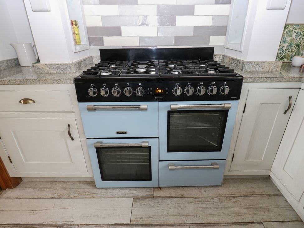 A stove with oven in a kitchen at Barley Cote Farm in Riddlesden