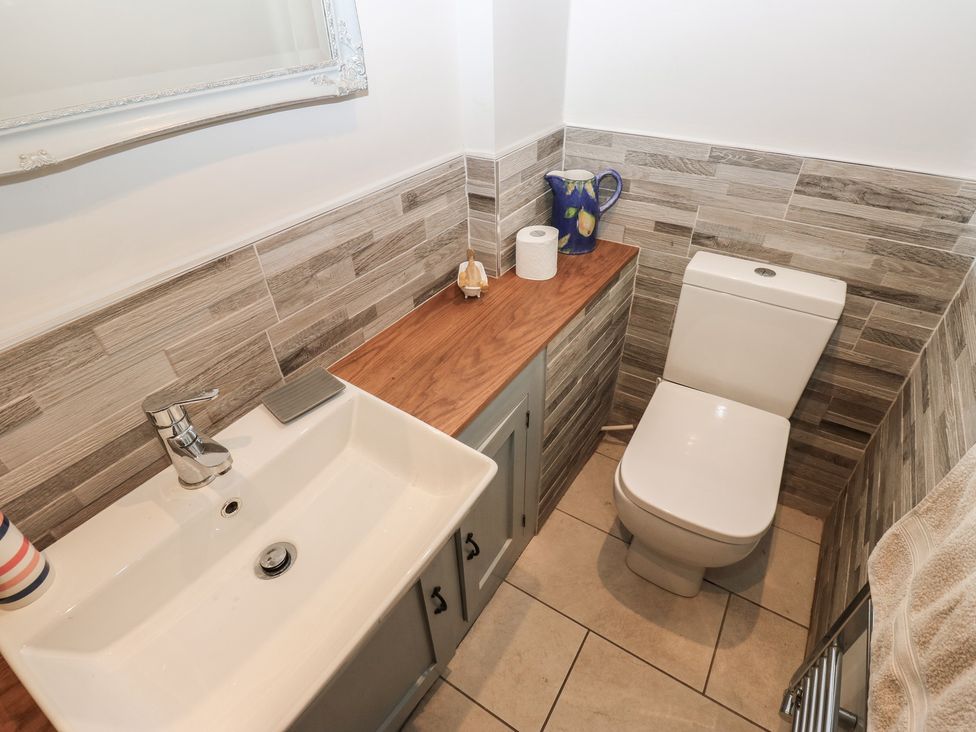 A bathroom with a sink and toilet at Barley Cote Farm in Riddlesden